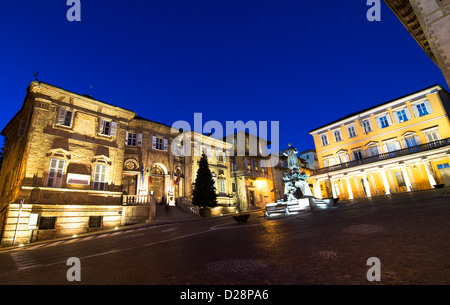 Piazza caduti per la libertà a Bra, Italia. Foto Stock