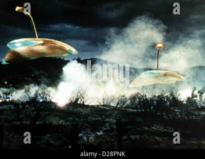 Kampf Der Welten Guerra Mondi Szene Nahe einer Kleinstadt kalifornischen landen Marsbewohner mit ihren UFO und zerstoeren Foto Stock