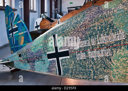 La sezione di coda di Halberstadt C.II WW1 tedesco escort fighter/attacco a terra degli aeromobili, il Polacco Aviation Museum di Cracovia in Polonia Foto Stock