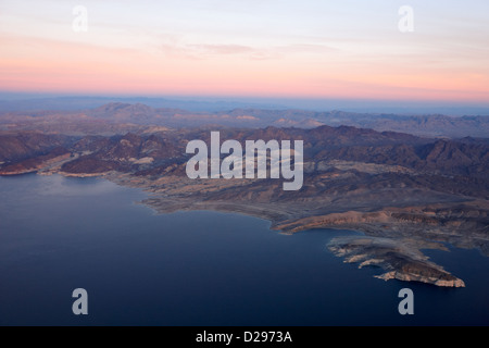 Sorvolando crescent cove lago Mead bacino vergine e Sud Nevada USA Foto Stock