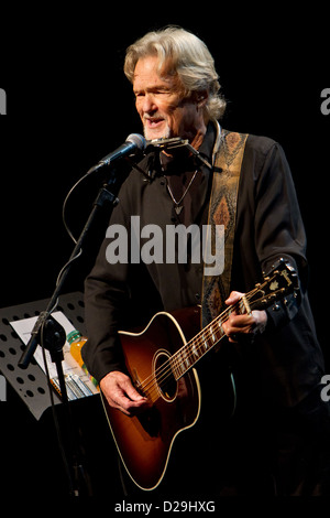 A 76 anni, Kris Kristofferson presenta il suo nuovo album 'feeling' mortale al Teatro Franco Parenti, Milano 26 Novembre 2012 Foto Stock