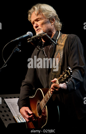 A 76 anni, Kris Kristofferson presenta il suo nuovo album 'feeling' mortale al Teatro Franco Parenti, Milano 26 Novembre 2012 Foto Stock