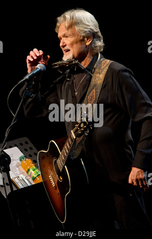 A 76 anni, Kris Kristofferson presenta il suo nuovo album 'feeling' mortale al Teatro Franco Parenti, Milano 26 Novembre 2012 Foto Stock