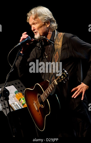 A 76 anni, Kris Kristofferson presenta il suo nuovo album 'feeling' mortale al Teatro Franco Parenti, Milano 26 Novembre 2012 Foto Stock