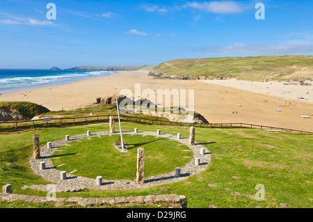 Millennium Stone Circle e Sun Dial su Droskin Head Perranporth Cornovaglia, Inghilterra, Regno Unito, Europa Foto Stock