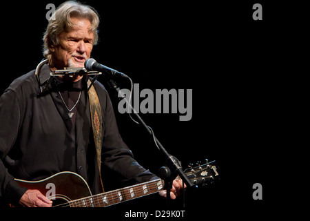 A 76 anni, Kris Kristofferson presenta il suo nuovo album 'feeling' mortale al Teatro Franco Parenti, Milano 26 Novembre 2012 Foto Stock