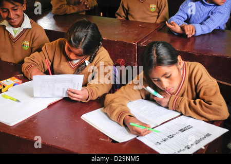 Gli studenti, Urubamba Middle School, Perù Foto Stock