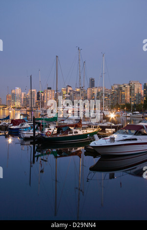 COAL HARBOUR DAL ROYAL VANCOUVER YACHT CLUB PARCO STANLEY skyline di downtown Vancouver British Columbia CANADA Foto Stock