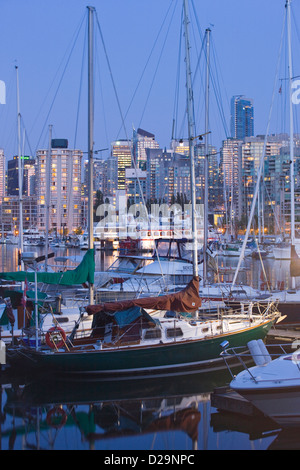 COAL HARBOUR DAL ROYAL VANCOUVER YACHT CLUB PARCO STANLEY skyline di downtown Vancouver British Columbia CANADA Foto Stock