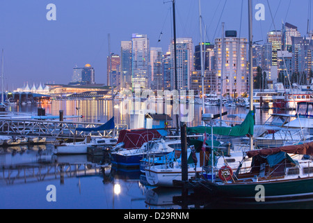 COAL HARBOUR DAL ROYAL VANCOUVER YACHT CLUB PARCO STANLEY skyline di downtown Vancouver British Columbia CANADA Foto Stock