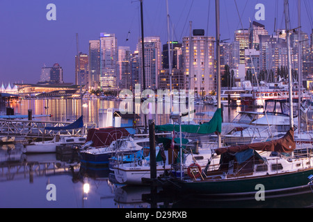 COAL HARBOUR DAL ROYAL VANCOUVER YACHT CLUB PARCO STANLEY skyline di downtown Vancouver British Columbia CANADA Foto Stock