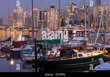 COAL HARBOUR DAL ROYAL VANCOUVER YACHT CLUB PARCO STANLEY skyline di downtown Vancouver British Columbia CANADA Foto Stock