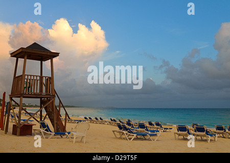 Splendida alba su una spiaggia caraibica, Punta Cana, Repubblica Dominicana Foto Stock