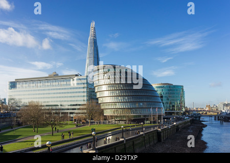 City Hall di Londra con la Shard, England, Regno Unito Foto Stock