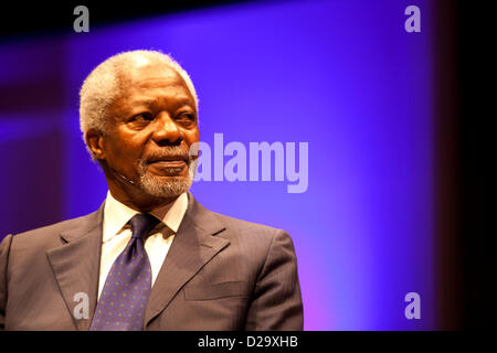 Londra, Regno Unito. Giovedì 17 gennaio 2013. Kofi Annan una volta che il Segretario Generale delle Nazioni Unite (ONU) parlando al Cadogan Hall per promuovere il suo libro: Interventi: una vita in tempo di guerra e di pace. In conversazione con lo scrittore e giornalista radiotelevisivo William Shawcross. Questo evento è stato messo su dallo spettatore. Foto Stock