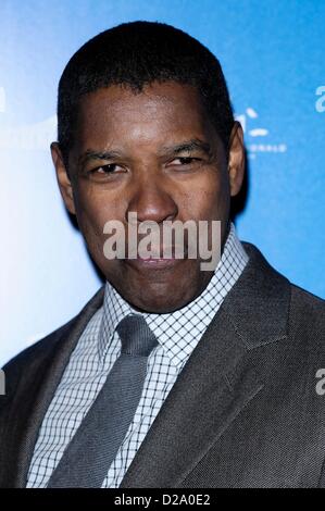 Londra, Regno Unito. Il 17 gennaio 2013. Denzel Washington assiste il Volo - UK Premiere su 17/01/2013 all'Empire Leicester Square, Londra. Persone nella foto: Denzel Washington. Foto di Julie Edwards/ Alamy Live News Foto Stock