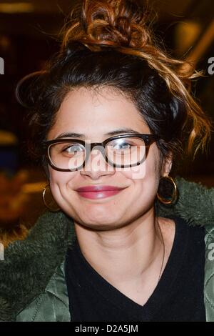 Salt Lake City, Stati Uniti d'America. Il 17 gennaio 2013. Melonie Diaz, lascia l'Aeroporto Internazionale di Salt Lake City e circa per il Sundance Film Festival attira celebrità a Salt Lake City Salt Lake City Aeroporto Internazionale di Salt Lake City, UT 17 Gennaio, 2013. Foto di: Ray Tamarra/Everett raccolta/ Alamy Live News Foto Stock