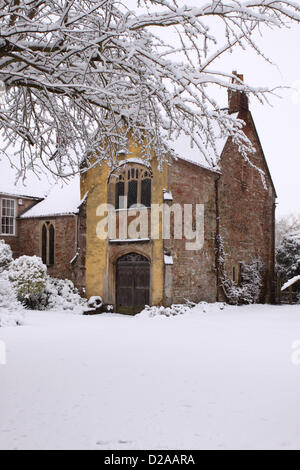 Pozzetti, Somerset, Inghilterra UK mattina presto nevicata che copre la nervatura Il Grade ii Listed è un edificio risalente al XV C nel cuore della storica città di wells somerset xviii Gennaio 2013 Foto Stock