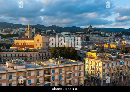 Nel tardo pomeriggio di sole su Messina Sicilia Foto Stock