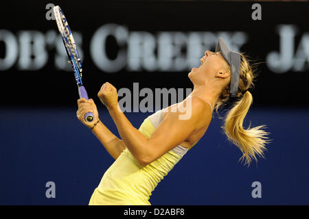 Melbourne, Australia. 18 gennaio 2013. Maria Sharapova della Russia reagisce in modo isterico dopo aver vinto la sua partita il giorno cinque della Australian Open di Melbourne Park. Credit: Azione Plus immagini di Sport / Alamy Live News Foto Stock