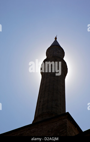 Uno dei minareti torri da Hagia Sophia, museo, Patrimonio Mondiale dell'UNESCO in Istanbul Turchia, Foto Stock