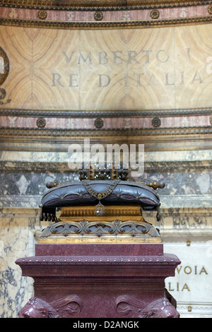 Tomba di re Umberto I di Italia a l'interno del Pantheon a Roma Foto Stock