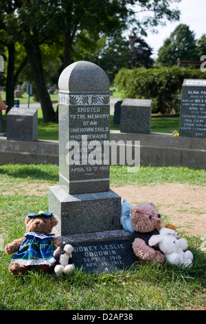 Tomba di un bambino sconosciuto, è annegato con il Titanic, in Windsor Street cimitero, Halifax, Nova Scotia Foto Stock