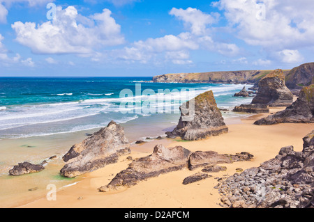 Tregurrian e la spiaggia con la bassa marea North Cornwall Inghilterra UK GB EU Europe Foto Stock