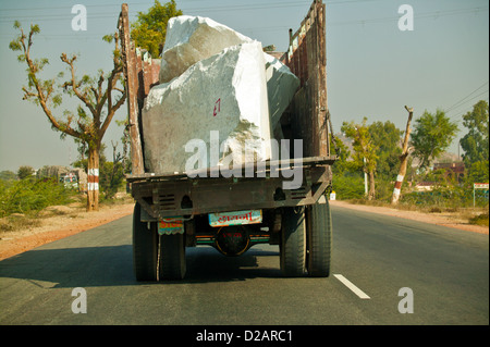 Autocarro IN INDIA di trasporto del marmo dalle cave di MAKRANA che costruì il Taj Mahal di Agra Foto Stock