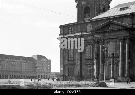 A Dresda, gdr, vista sulla Piazza del Mercato Vecchio Foto Stock