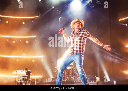 Paese stella Jason Aldean esegue al 2012 CMA Music Festival di Nashville, TN Foto Stock