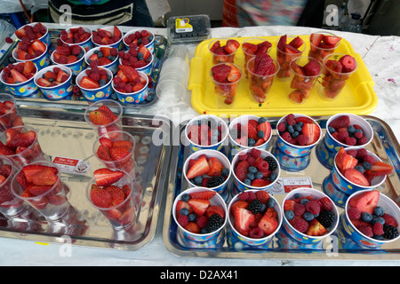 Regno Unito London borough di kensington e chelsea Portobello Road Sabato mercatino di antiquariato Foto Stock