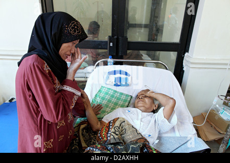 Pariaman, Indonesia, il terremoto feriti sono trattati nell'Ospedale Generale di Pariaman Foto Stock
