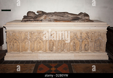 Tomba di Sir John de Hastings, d.1325, con effigie scolpita in legno nella St Mary's Priory Chiesa di Abergavenny, Wales, Regno Unito Foto Stock