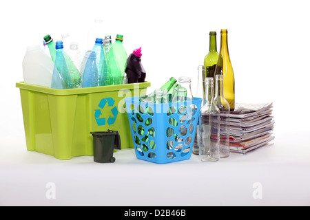 Il riciclaggio di bottiglie e riviste Foto Stock