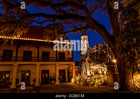 Le luci di Natale Decorare la casa del governo in Sant'Agostino, Florida. L'edificio era originariamente l'Alcazar Hotel. Foto Stock