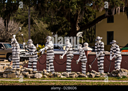 Statua di lavoro nelle prigioni al di fuori della vecchia prigione di sant'Agostino, Florida. Foto Stock