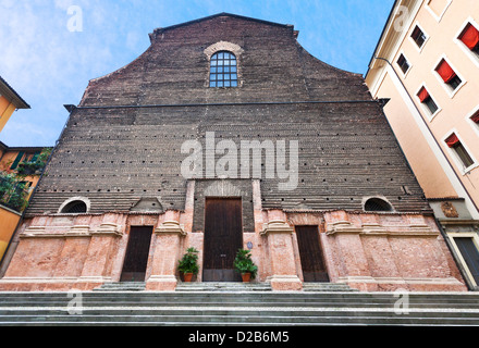 Porta e facciata dell Aula Magna - Ex Chiesa di Santa Lucia, Bologna, Italia Foto Stock