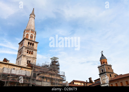 Torre della Ghirlandina - La torre campanaria del Duomo di Modena, Italia Foto Stock