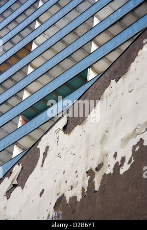 Halle, Germania, un prefabbricato renovierungsbeduerftiger Foto Stock