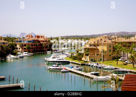 Il lussuoso porto di Sotogrande Foto Stock