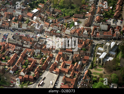 Vista aerea di Beverley centro storico con il mercato Croce, Piazza del Mercato e la chiesa di Santa Maria Foto Stock