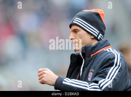 Monaco di Baviera è Mario Gomez visto prima Bundesliga soccer match tra FC Bayern Monaco e SpVgg Greuther Fuerth a stadio Allianz Arena di Monaco di Baviera, Germania, 19 gennaio 2013. Foto: ANDREAS GEBERT (ATTENZIONE: embargo condizioni! Il DFL permette l'ulteriore utilizzazione di fino a 15 foto (solo n. sequntial immagini o video-simili serie di foto consentito) via internet e media on line durante il match (compreso il tempo di emisaturazione), adottate dall'interno dello stadio e/o prima di iniziare la partita. Il DFL permette la trasmissione senza restrizioni di registrazioni digitali durante la partita esclusivamente per Foto Stock