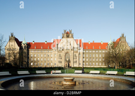 Berlino, Germania, Amtsgericht di nozze di fontana nella piazza berlinese di Gesundbrunnen Foto Stock