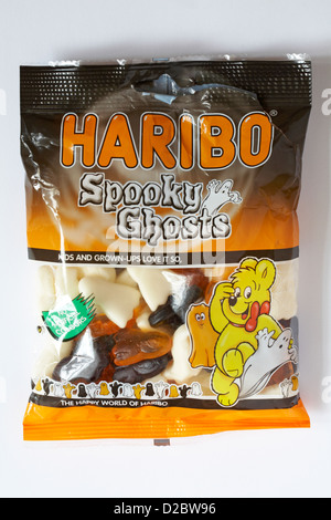 Pacchetto di Haribo Spooky fantasmi dolci pronto per la festa di Halloween isolati su sfondo bianco Foto Stock