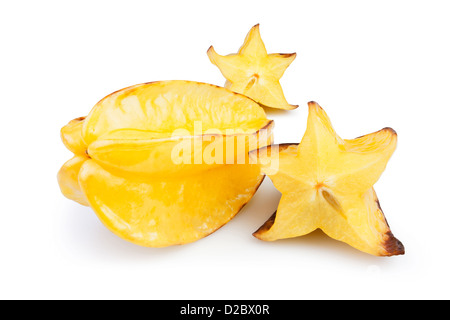 Carambole tagliati su sfondo bianco Foto Stock