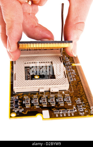 L'installazione di computer CPU su scheda elettronica Foto Stock