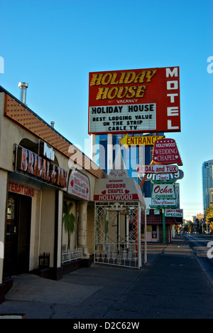 Squallida vecchia sezione di Las Vegas Boulevard Hollywood striscia Wedding Chapel Holiday House motel Foto Stock