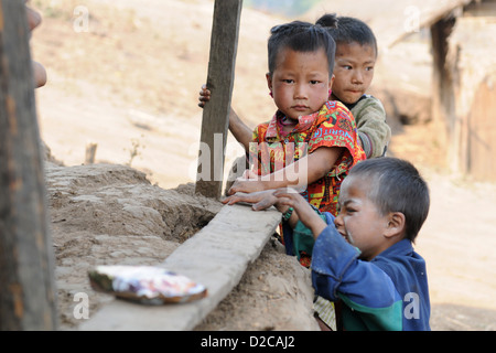 Taunggyi, Myanmar, bambini che giocano in una Fluechtlingskamp Foto Stock