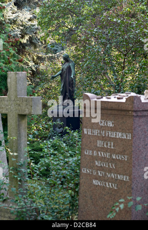 Berlino, Germania, in vista di un Gesù figura la tomba di Georg Wilhelm Friedrich Hegel Foto Stock